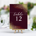 Tarjeta De Mesa Boda Crimson Profundo de Noche Starry<br><div class="desc">El "Starry Night Deep Crimson Boda Table Number" es un elegante toque de navegación a la decoración boda. La tarjeta presenta un fondo de crimson rico y profundo que se gradúa con un luminoso matiz dorado, que recuerda a un cielo iluminado por estrellas que se transforma al amanecer. Una constelación...</div>