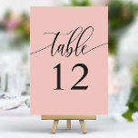 Tarjeta De Mesa Boda de caligrafía Minimalista rosa de coral suave<br><div class="desc">Los huéspedes podrán sentarse en una mesa elegante de boda rosa coral suave. Con un diseño minimalista con caligrafía moderna, estos números de mesa le dan un toque sofisticado a la recepción de su boda. El suave fondo y la tipografía limpia y elegante garantizan una fácil lectura y mejoran la...</div>