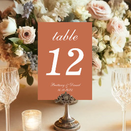 Tarjeta De Mesa Boda de Caligrafía Simple en Marrón Terracota