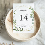 Tarjeta De Mesa Boda de caligrafía verde tropical de oro geométric<br><div class="desc">Este número de tabla geométrico de boda de caligrafía verde tropical dorada es perfecto para un boda moderno. El diseño está decorado con hermosas hojas verdes pintadas a mano, adornando un marco geométrico dorado. Este es un número de tabla de doble cara. Agregue cada número de tabla que necesite a...</div>