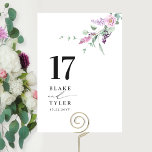 Tarjeta De Mesa Boda de color elegante, de color pastel mínimo<br><div class="desc">Guíe a sus invitados a su mesa con esta elegante tarjeta de numero de la mesa de bodas. Diseño elegante y sencillo con nombres a un lado y el "y" en caligrafía escrita a mano moderna. Delicada acuarela floral en el rincón con flores de malva, polvoriento morado, lilo y lavanda....</div>