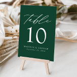 Tarjeta De Mesa Boda de Elegancia Moderna Verde<br><div class="desc">Tarjetas de números de tabla minimalistas y modernas con letras blancas modernas con "Table" en un guión moderno de caligrafía. El diseño presenta un fondo verde o un color de su elección. El diseño se repite en la parte posterior. Para solicitar las tarjetas de tabla: agregue su nombre, fecha de...</div>