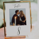 Tarjeta De Mesa Boda de escritura manuscrita moderna<br><div class="desc">Un moderno y elegante guión caligráfico escrito a mano con letra negra con foto hace de esto una excelente adición y mantenimiento a su mesa boda. Fácilmente personaliza con tu foto y número(s) de elección.</div>