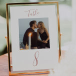 Tarjeta De Mesa Boda de escritura manuscrita moderna<br><div class="desc">Un moderno y elegante guión caligráfico escrito a mano en un color rosa con foto hace de esto una excelente adición y mantenimiento a su mesa boda. Fácilmente personaliza con tu foto y número(s) de elección.</div>
