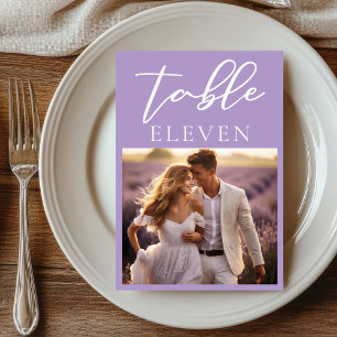 Tarjeta De Mesa Boda de fotografía de la pareja Lilac White Script