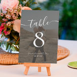 Tarjeta De Mesa Boda de fotos de nombres de guiones blancos negrit<br><div class="desc">Elegante boda de gráficos con nombres de guiones blancos negros,  con una foto superpuesta en negro,  y añada tu foto en la parte de atrás para que un boda mantenga el sake.</div>