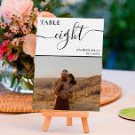 Tarjeta De Mesa Boda de gráfico blanco negro elegante fotográfico<br><div class="desc">Sencillo número de tabla boda de guión blanco negro con rayas geométricas y foto,  y añada su foto en la parte posterior para que un boda mantenga el sake.</div>