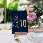 Tarjeta De Mesa Boda de guión de oro azul de la Marina de caligraf<br><div class="desc">Boda de caligrafía rotada de la Marina Azul y de oro. La tabla se establece en un guión con rotación estilizada a la izquierda y el número de la tabla a la derecha. Personalice fácilmente el número y agregue cada número a su carrito por separado a medida que lo cambie....</div>