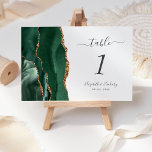 Tarjeta De Mesa Boda de la Agitación de Oro Verde Esmeralda<br><div class="desc">El borde izquierdo de esta elegante y moderna tarjeta boda número de mesa cuenta con un borde de batido de color verde esmeralda recortado con un falso purpurina de oro. El texto del personalizable combina la escritura a mano gris carbón,  cursiva y fuentes de copperplate en un fondo blanco.</div>