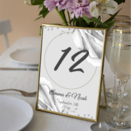Tarjeta De Mesa Boda de las flores de un monograma rústico