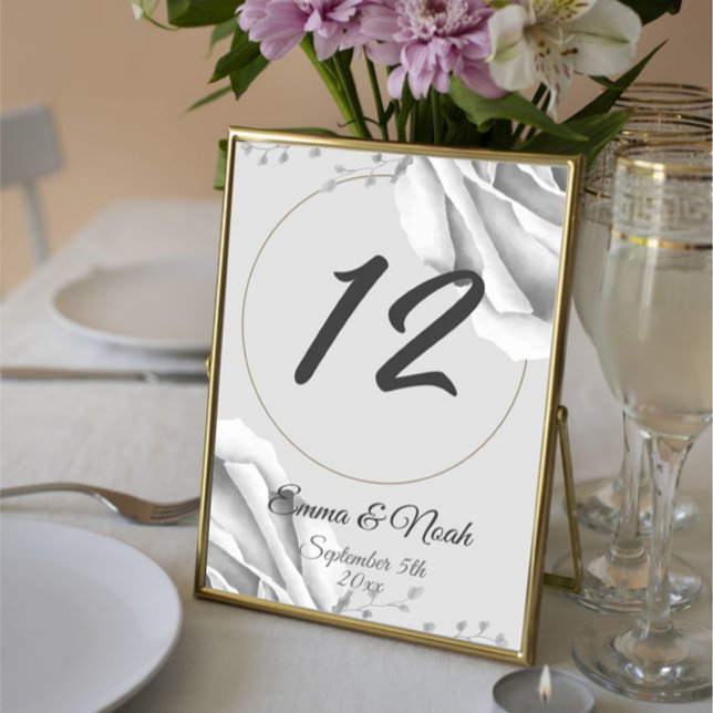 Tarjeta De Mesa Boda de las flores de un monograma rústico (Subido por el creador)