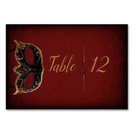 Tarjeta de mesa Boda de mascaradas roja y dorada