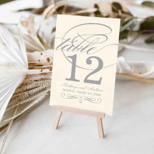 Tarjeta De Mesa Boda de Monograma con Letra de Caligrafía Gris Pla