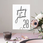 Tarjeta De Mesa Boda de nombres personalizados de estilo moderno<br><div class="desc">Moderna e impresionante: parte de una colección</div>