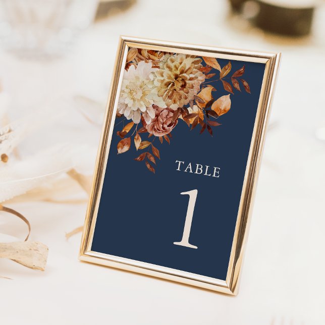 Tarjeta De Mesa Boda de otoño azul de la Marina moderna (Modern Navy Blue Fall Floral Wedding Table Number by Painted Paperie)