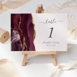 Tarjeta De Mesa Boda de Rubor de la agencia de oro de Borgoña mode<br><div class="desc">Esta elegante y moderna tarjeta de boda con número de mesa cuenta con un borde de agate color burdeos con un falso purpurina de oro. El texto del personalizable combina la escritura a mano gris a carbón,  y las fuentes cursiva y de copperplate en un fondo rosa rubor.</div>