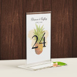 Tarjeta De Mesa Boda de verano de Isla de la Piña Tropical<br><div class="desc">Moderno y elegante Boda de verano de la isla de la piña tropical números de mesa - fácil de personalizar y diseñado para complementar su ambiente costero temático. Para personalizar aún más, por favor haga clic en el enlace "personalizar adicional" y utilice la herramienta de diseño para modificar el diseño....</div>