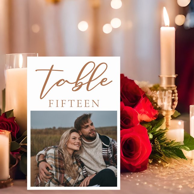 Tarjeta De Mesa Boda de verano de Sienna Brown Script Couple Photo (Subido por el creador)