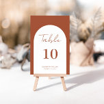 Tarjeta De Mesa Boda del guión del marco del arco de Terracota cap<br><div class="desc">Diseño moderno y elegante impreso Whimsical Arch Frame Terracotta Burnt Script Boda Número de tabla que se puede personalizar con el texto y añadir cada número de tabla a su carrito, uno por uno. Haga clic en el botón "Personalizar" y utilice nuestra herramienta de diseño para modificar esta plantilla. Visita...</div>