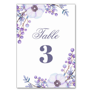 Tarjeta De Mesa Boda floral púrpura. Flores lilicas acuáticas