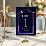 Tarjeta De Mesa Boda místico de la Marina Arcoiris Blue Sun Moon S<br><div class="desc">Mystical Rainbow Dark Navy Blue Sun Moon Stars Astronomía Cosmic Celestial Boda Table Numbers cuenta con un sol, luna y estrellas de color arcoiris enmarcado en un fondo azul marino oscuro. Adentro está tu información de invitación de boda personalizada. Personalice editando el texto en los cuadros de texto. NOTA: Por...</div>