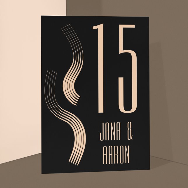 Tarjeta De Mesa Boda moderno de Beige-on-Black Streamline (Subido por el creador)