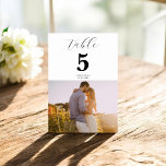 Tarjeta De Mesa Boda moderno de caligrafía con guión gráfico<br><div class="desc">Foto</div>