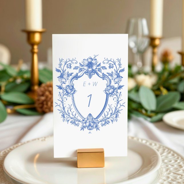 Tarjeta De Mesa Boda Monograma del Escudo azul clásico (Classy Blue Crest Monogram Wedding Table Number)