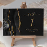 Tarjeta De Mesa Boda oscuro de Black Gold Agate<br><div class="desc">El borde izquierdo de esta elegante y moderna tarjeta boda número de mesa cuenta con un borde de barra de acuarela negra recortado con un falso purpurina de oro. El texto del personalizable combina la escritura a mano de color dorado y los tipos de letra cursiva y de copperplate en...</div>