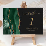 Tarjeta De Mesa Boda oscuro de la fiebre del oro verde esmeralda<br><div class="desc">El borde izquierdo de esta elegante y moderna tarjeta boda número de mesa cuenta con un borde de batido de color verde esmeralda recortado con un falso purpurina de oro. El texto del personalizable combina la escritura a mano de color dorado, los tipos de letra cursiva y los tipos de...</div>