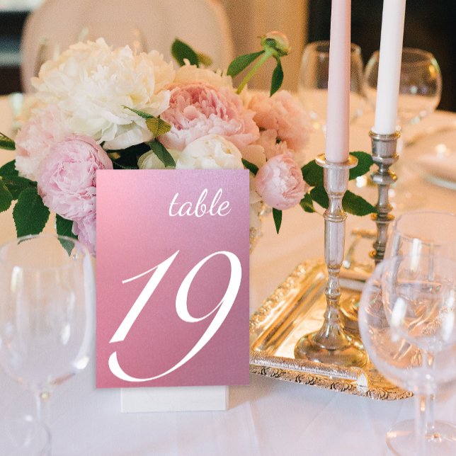 Tarjeta De Mesa Boda rosa de gradiente de guión elegante (Subido por el creador)
