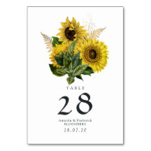 Boda rústica de girasoles en un granero campestre
