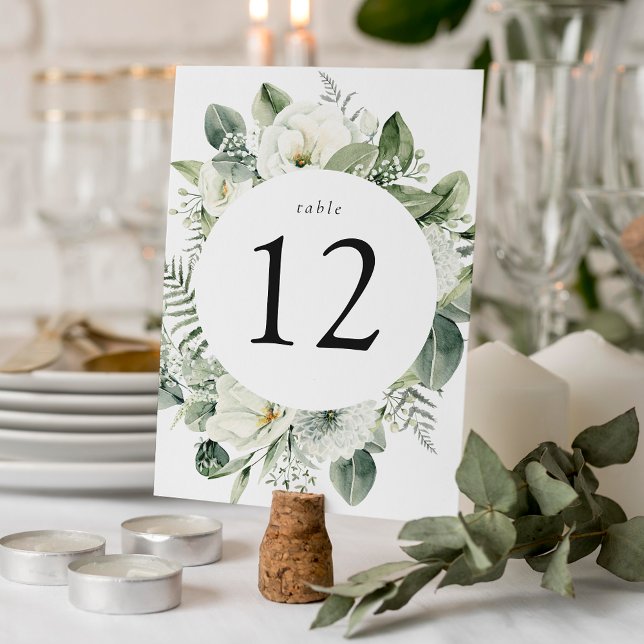 Tarjeta De Mesa Bodas con flores blancas y vegetación exuberantes (Subido por el creador)
