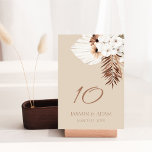 Tarjeta De Mesa Boho Terracotta Beige Pampas Boda de Grass Floral<br><div class="desc">Presentamos nuestro número de la Mesa Boda Floral Boho Terracotta Brown Pampas, una fascinante mezcla de encanto bohemio y elegancia rústica. Aproveche el capricho de la hierba de pampas y las delicadas orquídeas blancas, con un telón de fondo blanco y marrón de terracota, para una celebración de inspiración botánica que...</div>