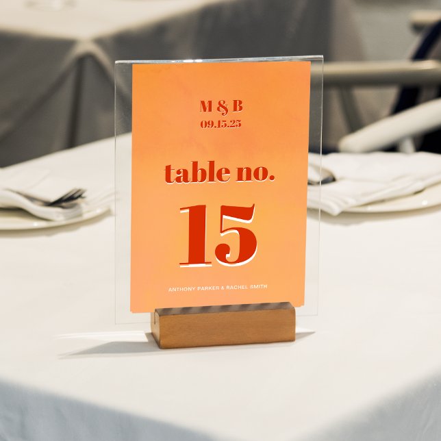 Tarjeta De Mesa Bold Modern Orange Sunset Monogram Wedding Seat (Subido por el creador)