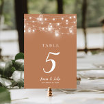 Tarjeta De Mesa Cadena Rusa Ilumina Tabla Boda de doble cara Nu<br><div class="desc">Tarjetas de número de tabla boda impresas a precios asequibles con una plantilla DIY simple para personalización. El diseño rústico de la moda se caracteriza por las cadenas de luces de cuerda brillantes y las tarros de albañil sobre un fondo naranja oxidado. Personalice cada número de tabla que necesite y...</div>