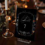 Tarjeta De Mesa Caligrafía floral negra Bella Artes<br><div class="desc">El diseño de este número de mesa de moda presenta una vida floral holandesa del siglo XVIII,  incluyendo tulipanes blancos,  rojos y dorados y flores silvestres,  sobre un fondo negro con una etiqueta central personalizado,  gráficos florales complementarios y una elegante caligrafía personalizado fluida.</div>