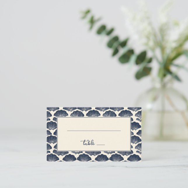 Tarjeta De Mesa Calm Navy Nautical Seashell Border (Anverso de pie)