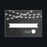 Tarjeta De Mesa Cartas de Escort Boda de las luces de cadena de ca<br><div class="desc">Moda moderna verano boda acompañar el diseño de la tarjeta de asiento con elegantes y sencillas luces de cuerda brillantes colgando por encima y una elegante mezcla de fuentes de escritura modernas y caligráficas sobre un fondo de textura falso color de agua impreso. Un diseño sencillo y elegante, perfecto para...</div>