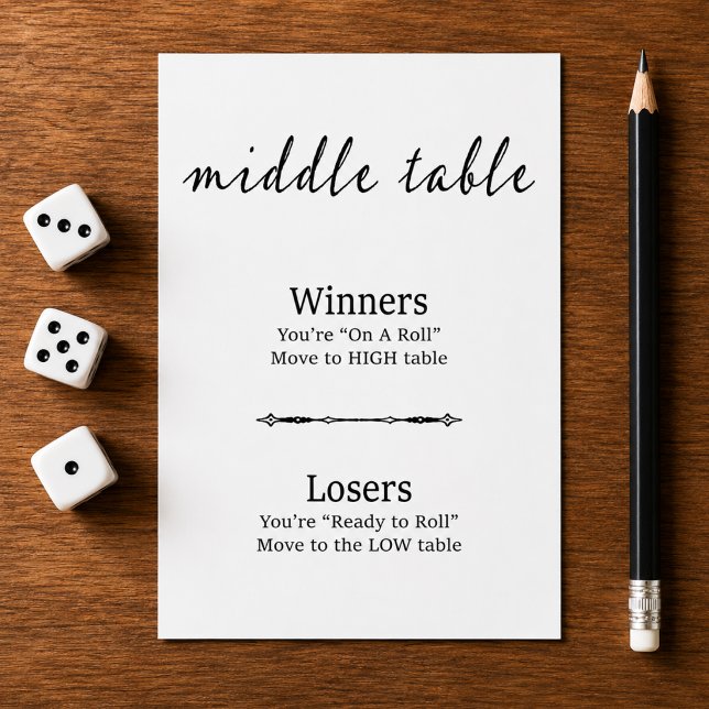 Tarjeta de mesa central moderna de Bunco en blanco (Modern script black and white Bunco Middle Table card, a stylish dice night sign for party decor.)