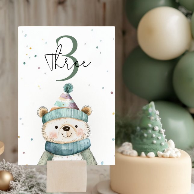 Tarjeta De Mesa Cumpleaños del Oso Verde | Fiesta Winter Wonderlan (Subido por el creador)