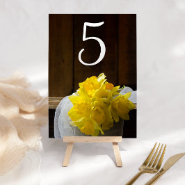 Tarjeta De Mesa Daffodils rústicos y bodas rurales de madera de gr