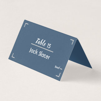 Tarjeta de mesa de boda con letra manuscrita azul