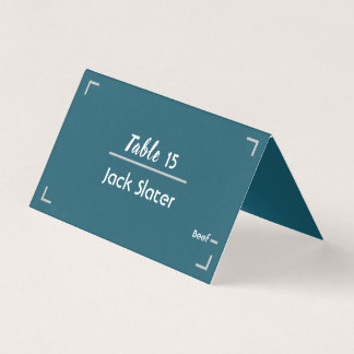 Tarjeta de mesa de boda con letra manuscrita azul