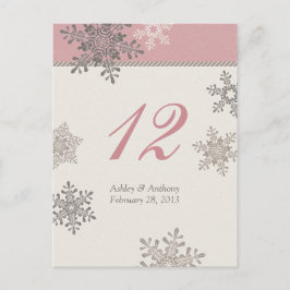 Tarjeta de mesa de boda de invierno con copos de n
