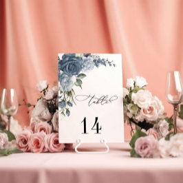 Tarjeta de mesa de boda floral azul polvoriento el