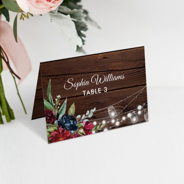 Tarjeta de mesa de boda floral borgoña de madera r (Subido por el creador)
