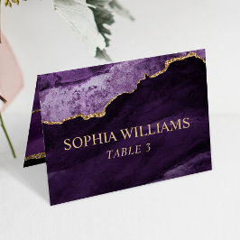 Tarjeta de mesa de boda púrpura y dorada