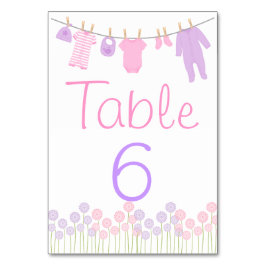 Tarjeta de mesa de ducha de ropa rosa y púrpura