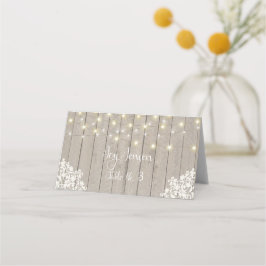 Tarjeta de mesa de recepción con aspecto de madera